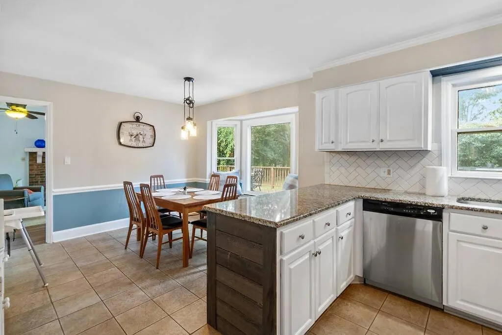 Cozy Home W/ Pool + Baby Gear In Prime Area Charlotte 0*,  United States
