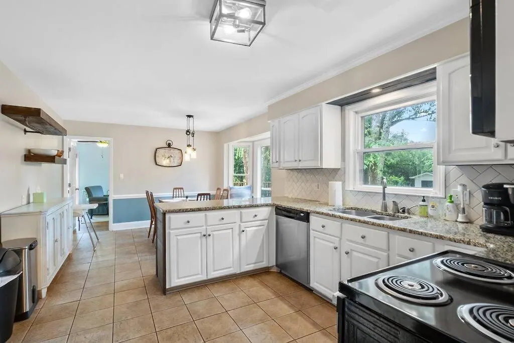 Cozy Home W/ Pool + Baby Gear In Prime Area Charlotte